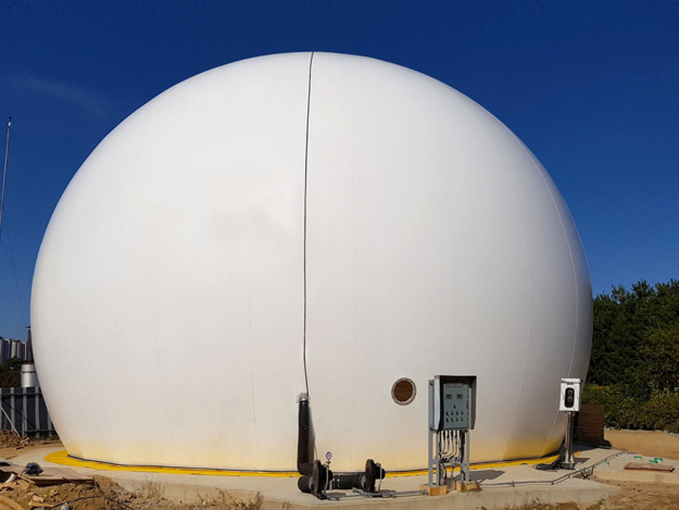 Standard gasholder with redundant blowers, pressure sensor and control cabinet