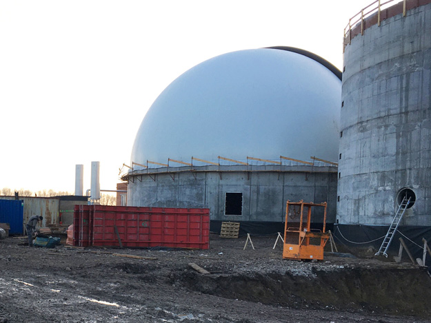 Gasspeicher 90° Winkel / Halbkugel, Gasspeicher Halbkugel montiert auf Betontank