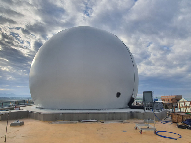 Standardgasspeicher 1300m³, Standardspeicher auf Gebäude mit redundantem Gebläsen und Schaltschrank