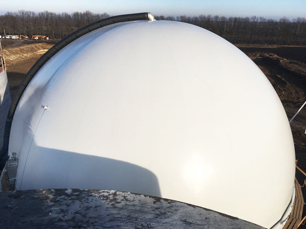 Gasholder on tank with horizontal service platform