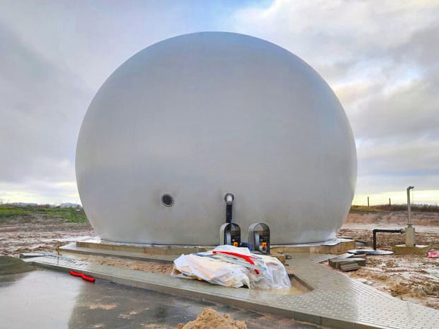 Gasholder with redundant airblowers